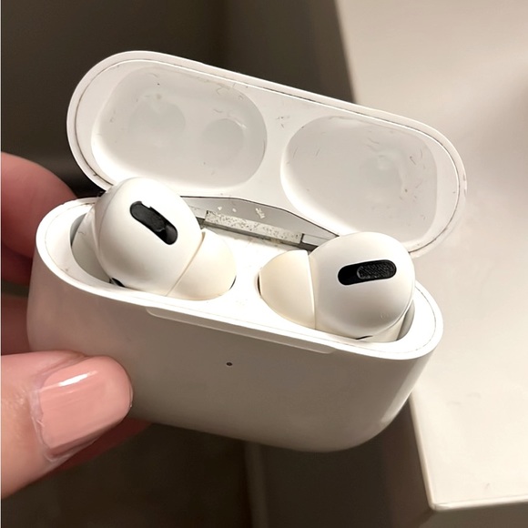 Airpod pro - Picture 2 of 3
